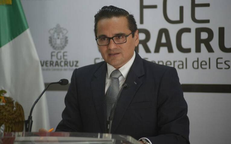 Congreso de Veracruz separa temporalmente del cargo a fiscal Jorge Winckler