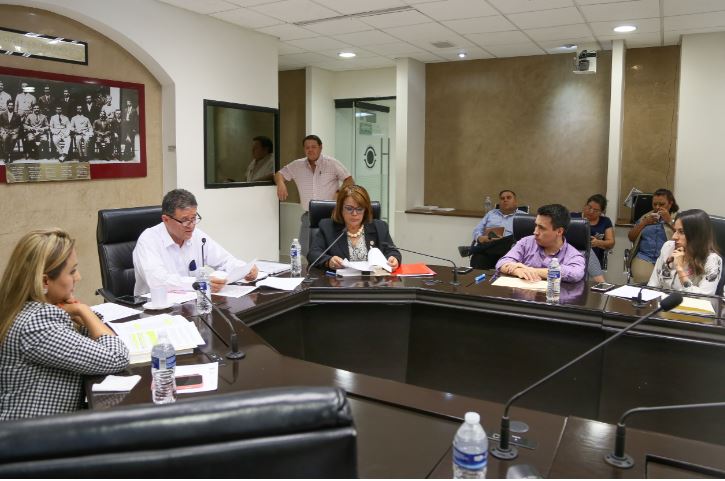 Aprueba Comisión con reservas dictamen de cuentas municipales 2018