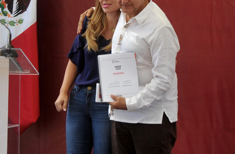 Entrega Gobernadora Pavlovich Proyecto Sonora al Presidente López Obrador