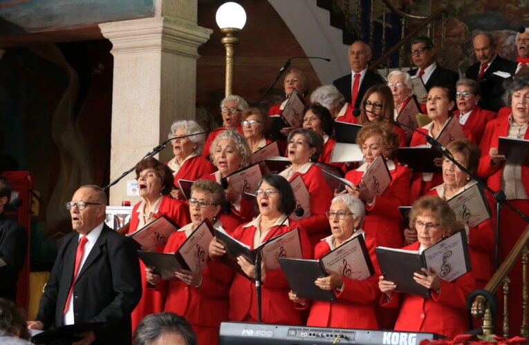 Celebran Jubilados y Pensionados del Isssteson tradiciones navideñas