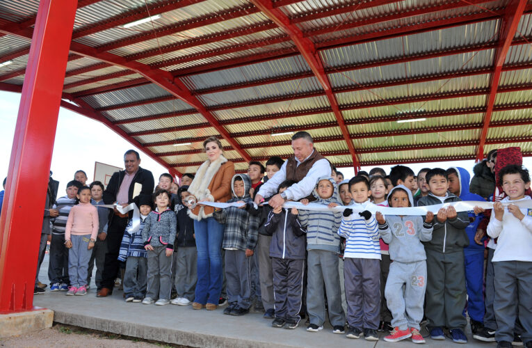 Beneficia Gobernadora Pavlovich con obras y apoyos a familias de la Sierra Alta