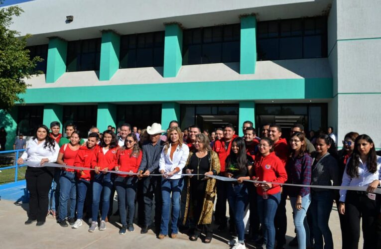 Apoya Gobernadora la educación con nuevos planteles y becas a estudiantes