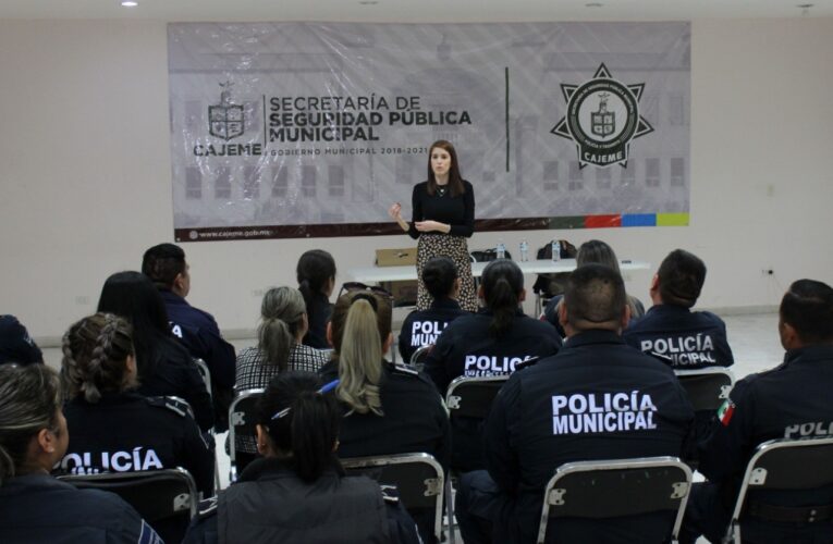 CAPACITAN A POLICÍAS MUNICIPALES EN EL MANEJO DE LA APP MUJERES SEGURAS