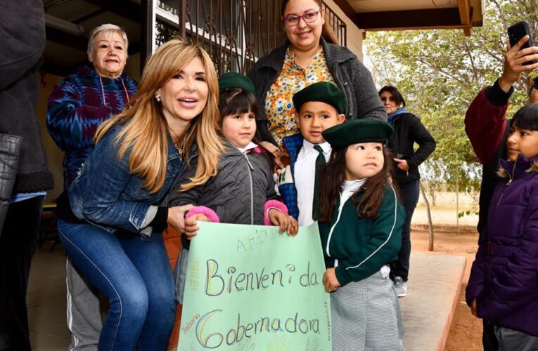 Entrega Gobernadora Pavlovich apoyos para mejorar calidad de vida de las familias