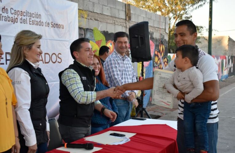 Se gradúan de Icatson vecinos de la Colonia Real del Carmen