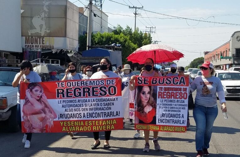 MARCHAN FAMILIARES DE JOVEN DESAPARECIDA