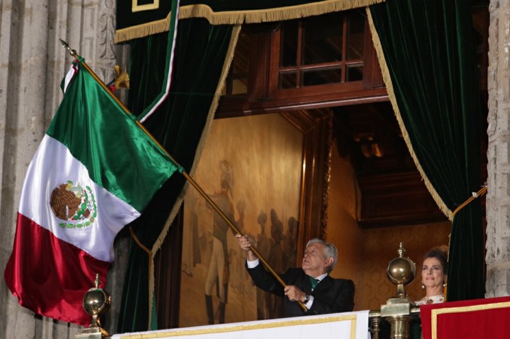 Ante un Zócalo vacío por el Covid-19, AMLO da Grito de Independencia