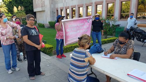 SE MANFIESTAN EN PALACIO MUNICIAL