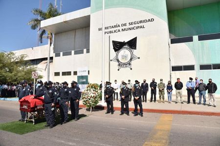 DESPIDEN CON HONORES A POLICIA CAIDO EN CAJEME