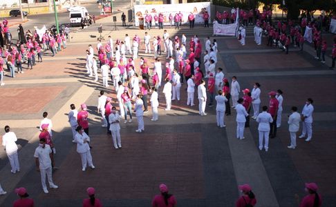 IMSS SONORA REALIZA CAMINTA POR CANCER DE MAMA