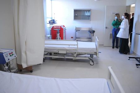 Supervisa Gobernadora equipamiento de centro de salud en Benito Juárez y entrega becas