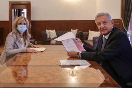 Expone Gobernadora Pavlovich prioridades de su plan de trabajo en Conago al presidente López Obrador