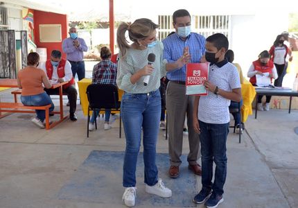 Atestigua Gobernadora Pavlovich entrega de becas y estímulos a estudiantes de la zona rural de Hermosillo