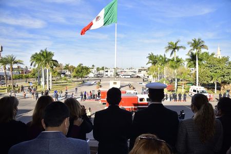 ENCABEZA ALCALDE LAMARQUE CANO CEREMONIA DE INCINERACIÓN, IZAMIENTO Y DESFILE CÍVICO POR ANIVERSARIO DE LA BANDERA MEXICANA