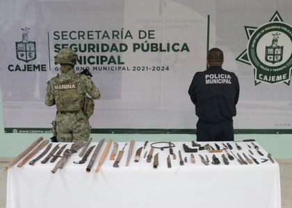 DECOMISA LA SSPM MÁS DE 50 ARMAS BLANCAS