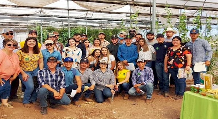 Presentan alumnos de Itson cultivos de Tecnología de Producción Agrícola