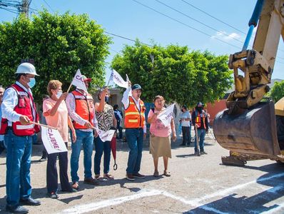 ATIENDE ALCALDE JAVIER LAMARQUE PETICIÓN PARA REHABILITACIÓN DE DRENAJE SANITARIO EN LA COLONIA MIRAVALLE