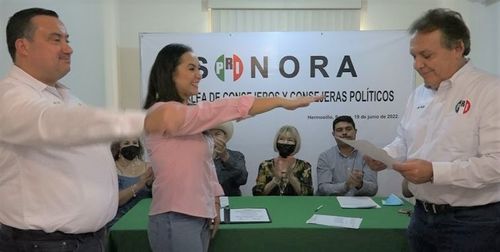 ONÉSIMO AGUILERA E IRIS SÁNCHEZ CHIU RINDEN PROTESTA COMO DIRIGENTES DEL PRI ESTATAL