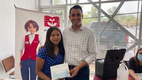 Entrega Ibcees becas a hijas e hijos de jornaleros en el Poblado Miguel Alemán