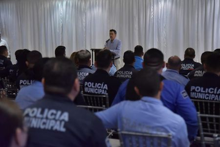 RECONOCE GOBIERNO MUNICIPAL A POLICÍAS DE CAJEME CON ESTÍMULOS ECONÓMICOS