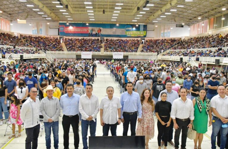 Llevamos becas a estudiantes y certeza jurídica a familias cajemenses: Alfonso Durazo