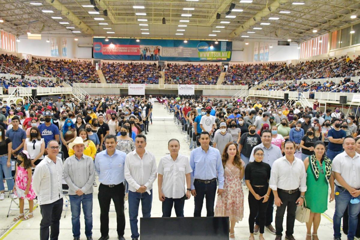 Llevamos becas a estudiantes y certeza jurídica a familias cajemenses: Alfonso Durazo