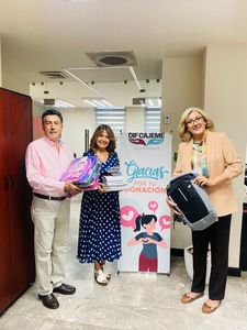 CON DONATIVO DE ÚTILES ESCOLARES SE SUMA ALCALDE Y PRESIDENTA DE DIF A CAMPAÑA REGRESO A CLASES