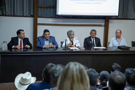 Abren canales de comunicación con 72 municipios en el Congreso