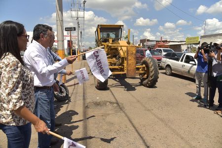 DA ALCALDE LAMARQUE CANO BANDERAZO A OBRAS DE CONSTRUCCIÓN DE CRUCEROS CON CONCRETO HIDRÁULICO
