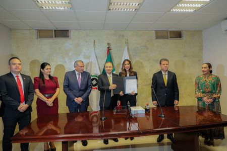 Entrega gobernador Alfonso Durazo Primer Informe al Congreso