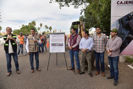 PONE EN MARCHA LAMARQUE CANO OBRA DE PAVIMENTACIÓN EN CALLE EUSEBIO KINO