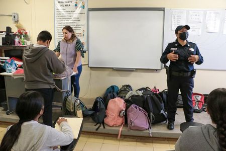 LLEVAN PROGRAMA OPERACIÓN MOCHILA A SECUNDARIA TÉCNICA NÚMERO 22