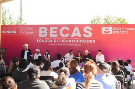 Entrega gobernador Alfonso Durazo becas a jóvenes de Aconchi, San Felipe de Jesús y Baviácora