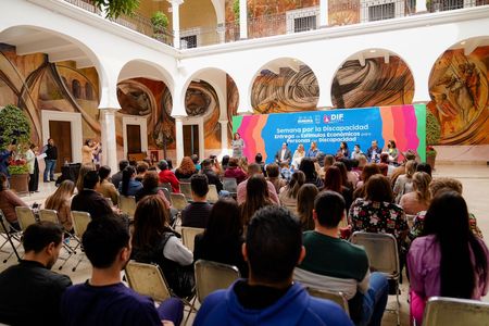 Entrega DIF Sonora apoyos del programa de Beca-Terapias