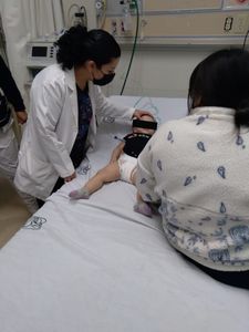 SALVAN POLICÍAS MUNICIPALES A BEBÉ QUE NO PODÍA RESPIRAR