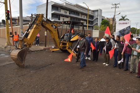 DA LAMARQUE CANO BANDERAZO A PAVIMENTACIÓN DE CALLE SAHUARIPA