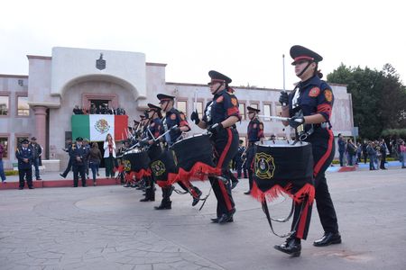 PRESIDE ALCALDE LAMARQUE CANO DESFILE CÍVICO POR EL DÍA DE LA BANDERA