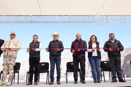 Presidente López Obrador y gobernador Alfonso Durazo cumplen demanda histórica al entregar carretera Agua Prieta - Bavispe