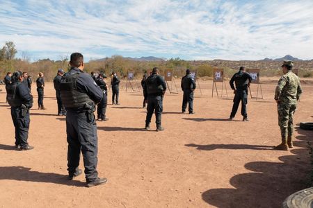 CAPACITAN A POLICÍAS MUNICIPALES CON PRÁCTICAS DE TIRO