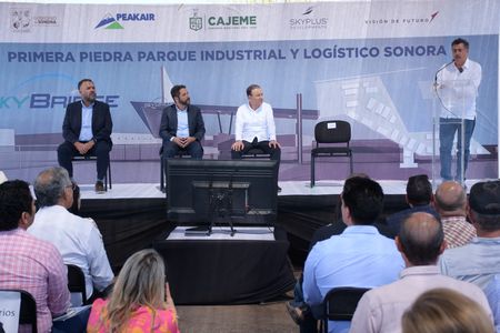 COLOCAN PRIMERA PIEDRA DEL PARQUE INDUSTRIAL AEROESPACIAL SKYBRIDGE EN CAJEME