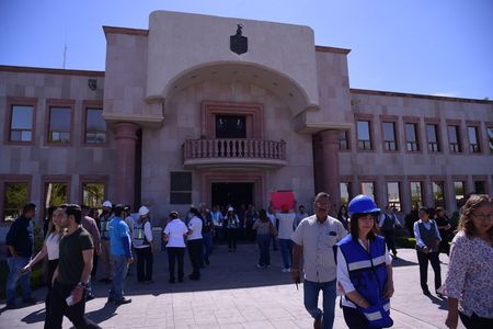 REALIZAN EVACUACIÓN EXITOSA POR HIPÓTESIS DE INCENDIO EN PALACIO MUNICIPAL