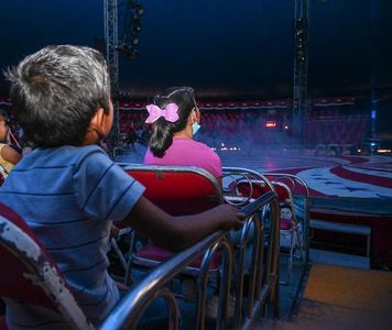 SE DIVIERTEN NIÑAS Y NIÑOS DE ITOM KARI EN FUNCIÓN DE CIRCO