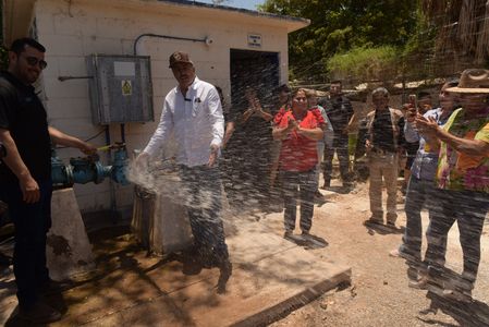 BRINDA ALCALDE SOLUCIÓN AL SUMINISTRO DE AGUA POTABLE A FAMILIAS DE LA COLONIA COLOSIO Y CAMPO 29