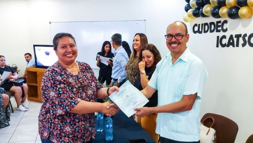 Entregan certificados de capacitación laboral