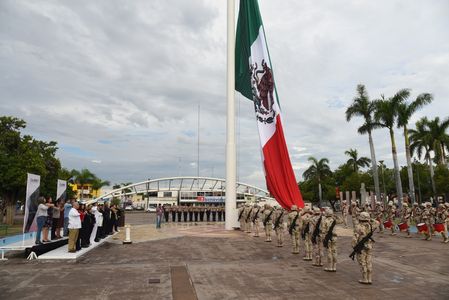 Con izamiento de bandera en Cajeme dan inicio al mes de la patria