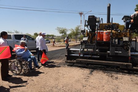 Da Lamarque Cano banderazo a pavimentación en calle Jalisco y en calle Rosendo Montiel
