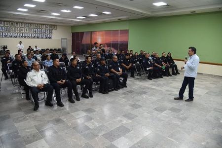 Capacitan a policías municipales, estatales y guardia nacional sobre prevención de violencia institucional