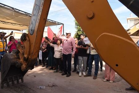 Da Lamarque Cano banderazo a pavimentación en calle Valle del Trigo