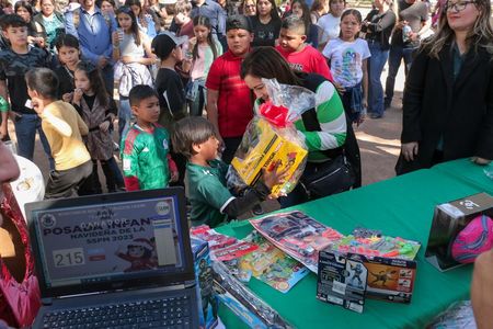 Festejan con posada navideña a hijas e hijos de la corporación policial