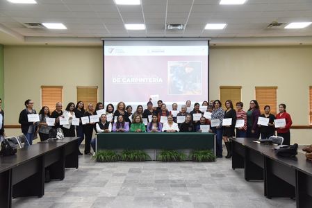 Clausura Instituto Cajemense de la Mujer taller de carpintería